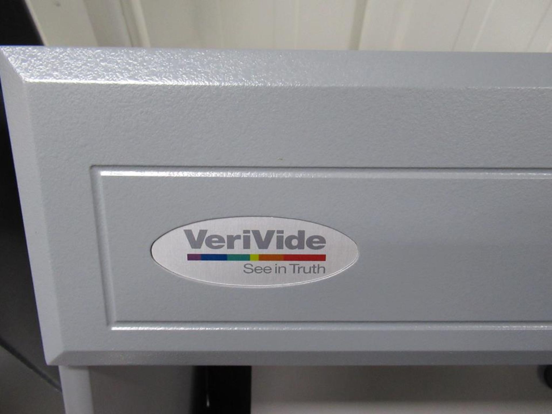 A Verivide CAC 60 Colour Assessment Cabinet with Table - Image 3 of 6