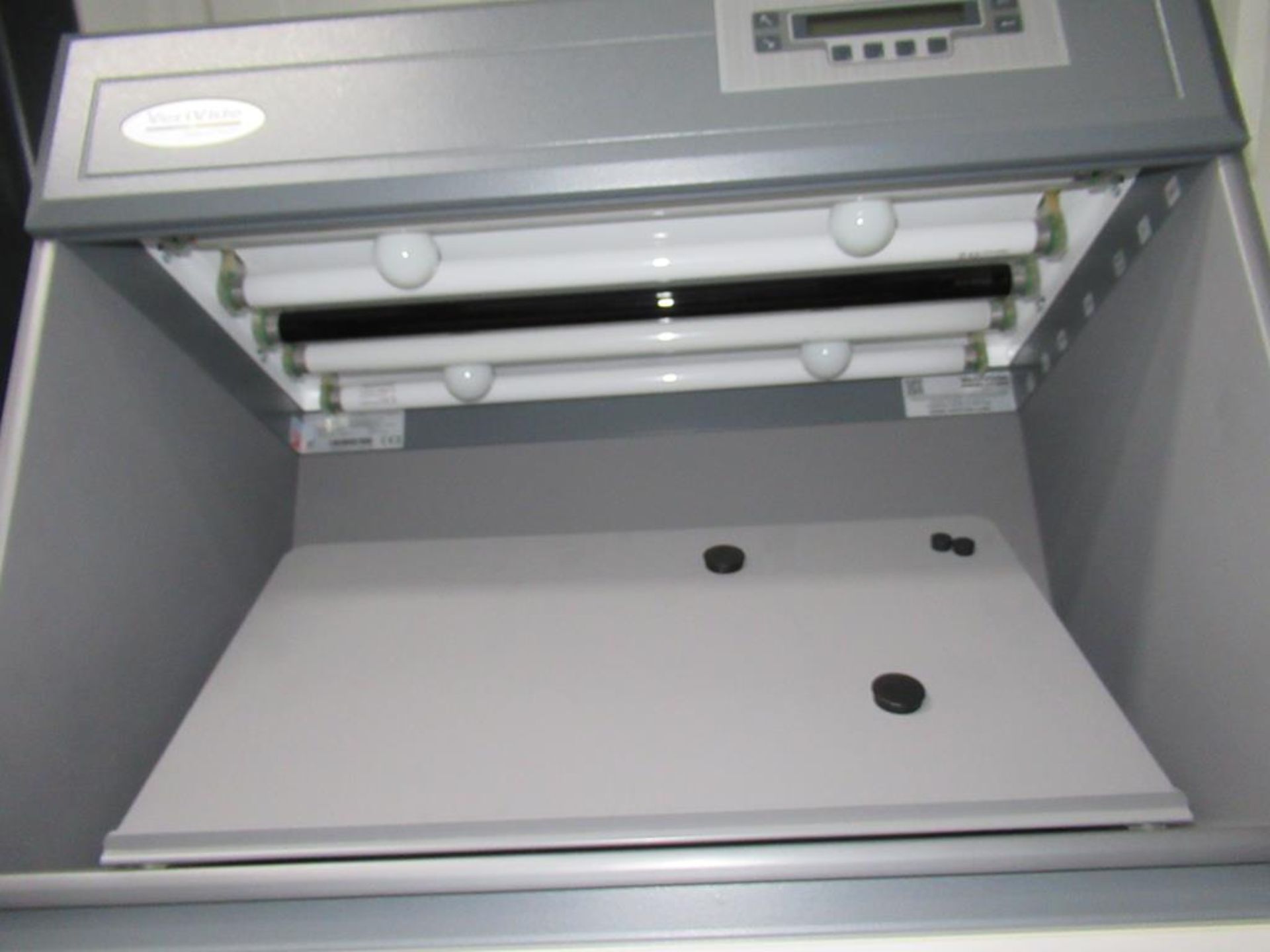 A Verivide CAC 60 Colour Assessment Cabinet with Table - Image 6 of 6