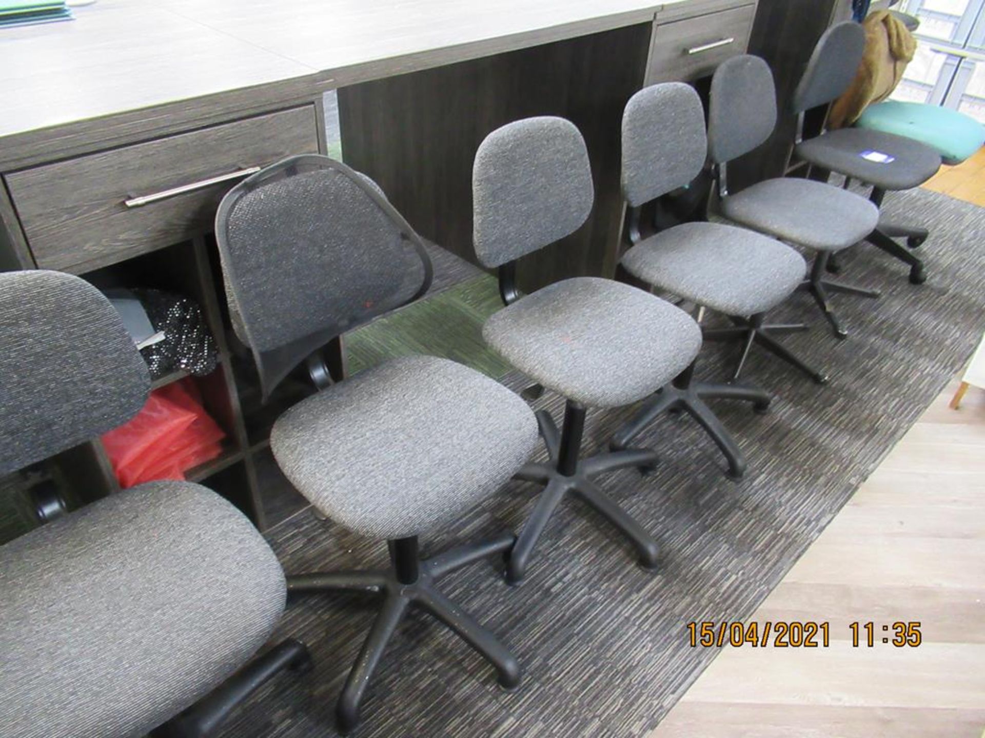 8 x Various Mobile Office Chairs - Image 2 of 3