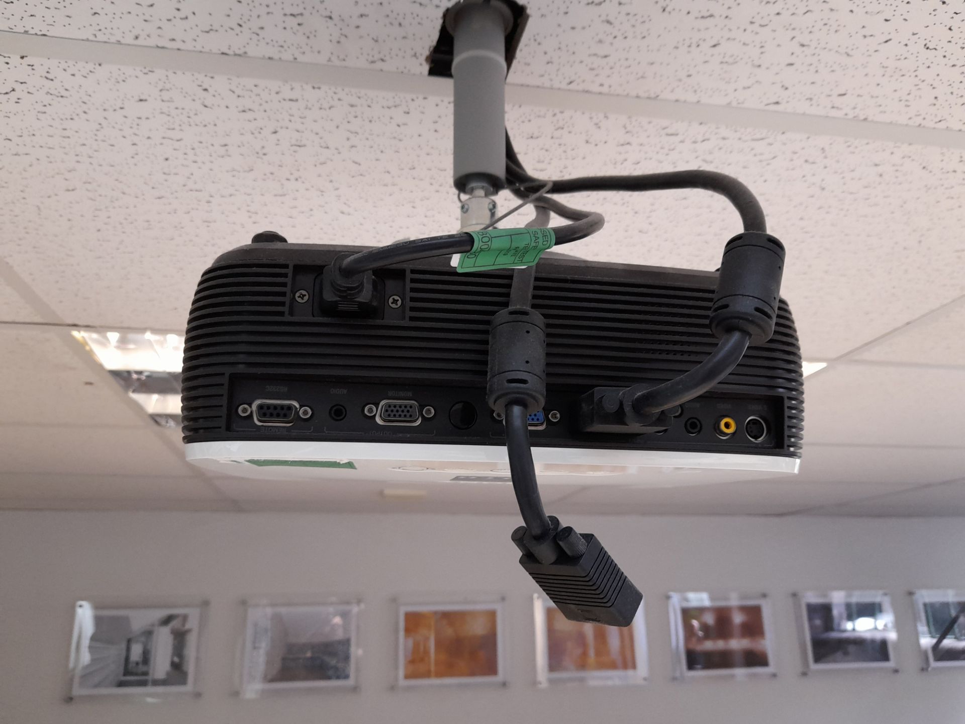 Sony projector – purchaser to remove. Ceiling bracket not included - Image 2 of 5