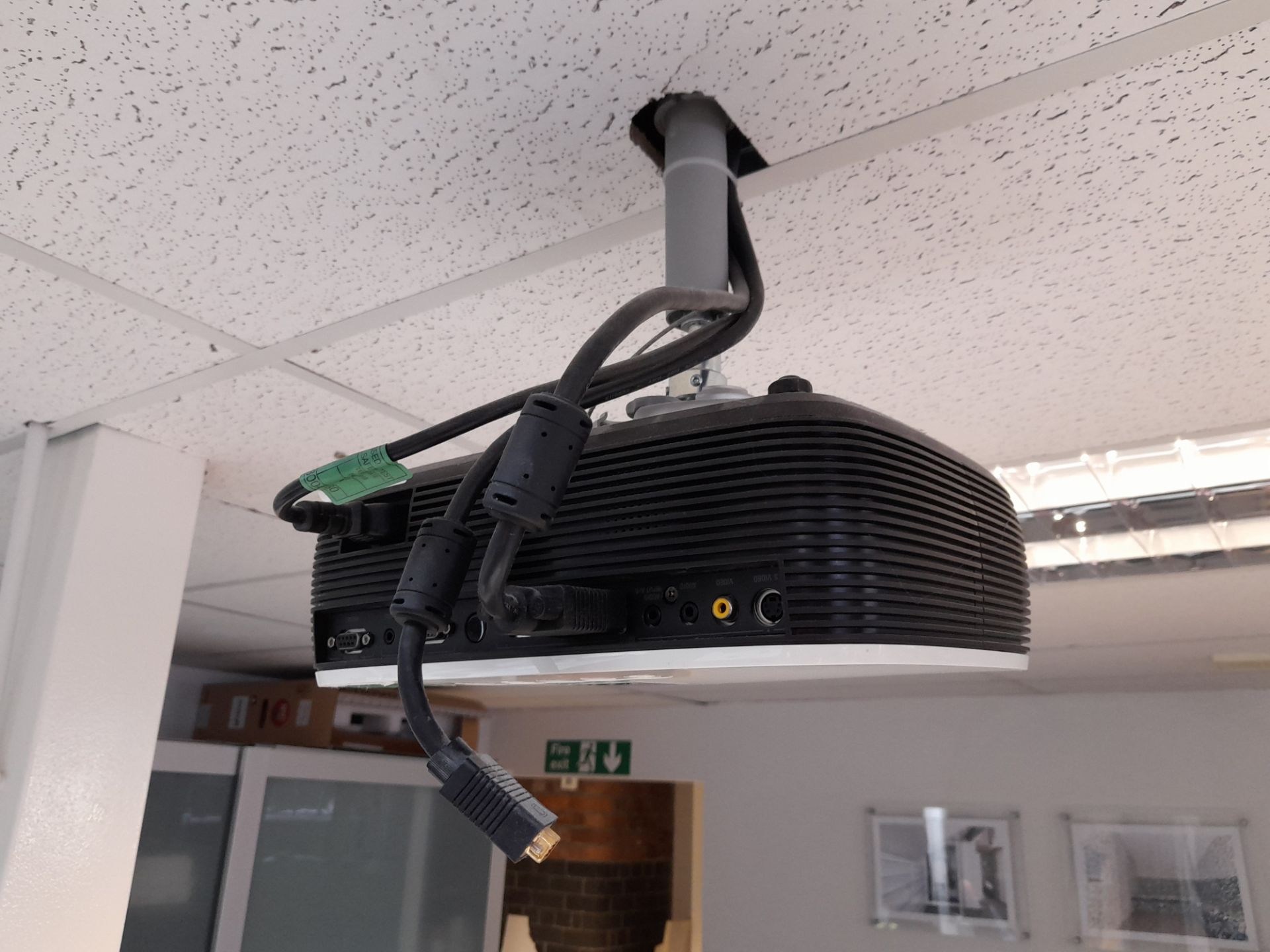 Sony projector – purchaser to remove. Ceiling bracket not included - Image 3 of 5