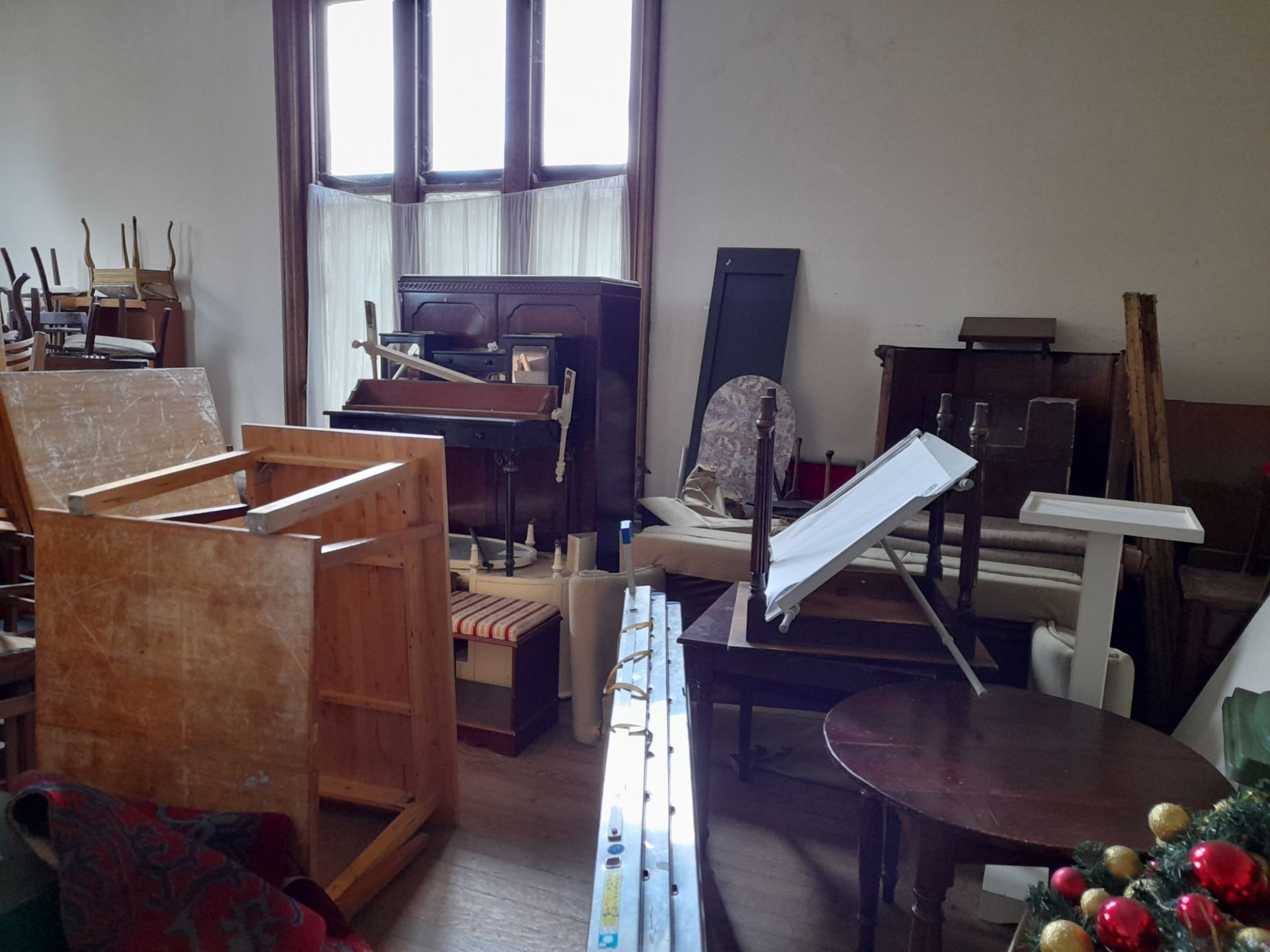 Remaining contents to Billiards Room, to exclude lotted items (lots: 283 – 303), primarily - Image 3 of 12