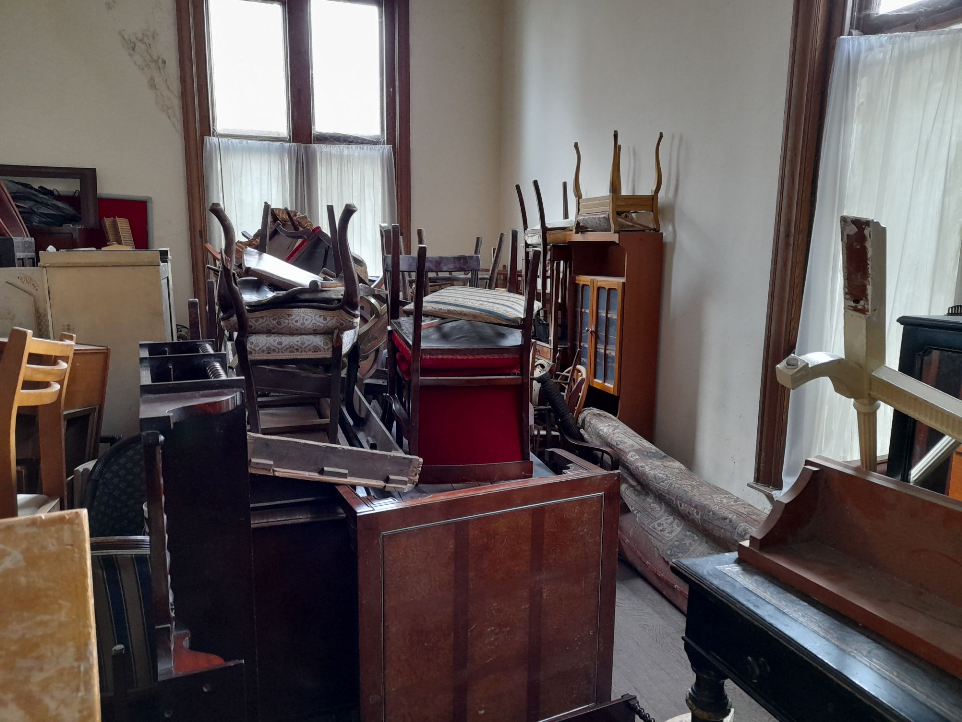 Remaining contents to Billiards Room, to exclude lotted items (lots: 283 – 303), primarily - Image 6 of 12