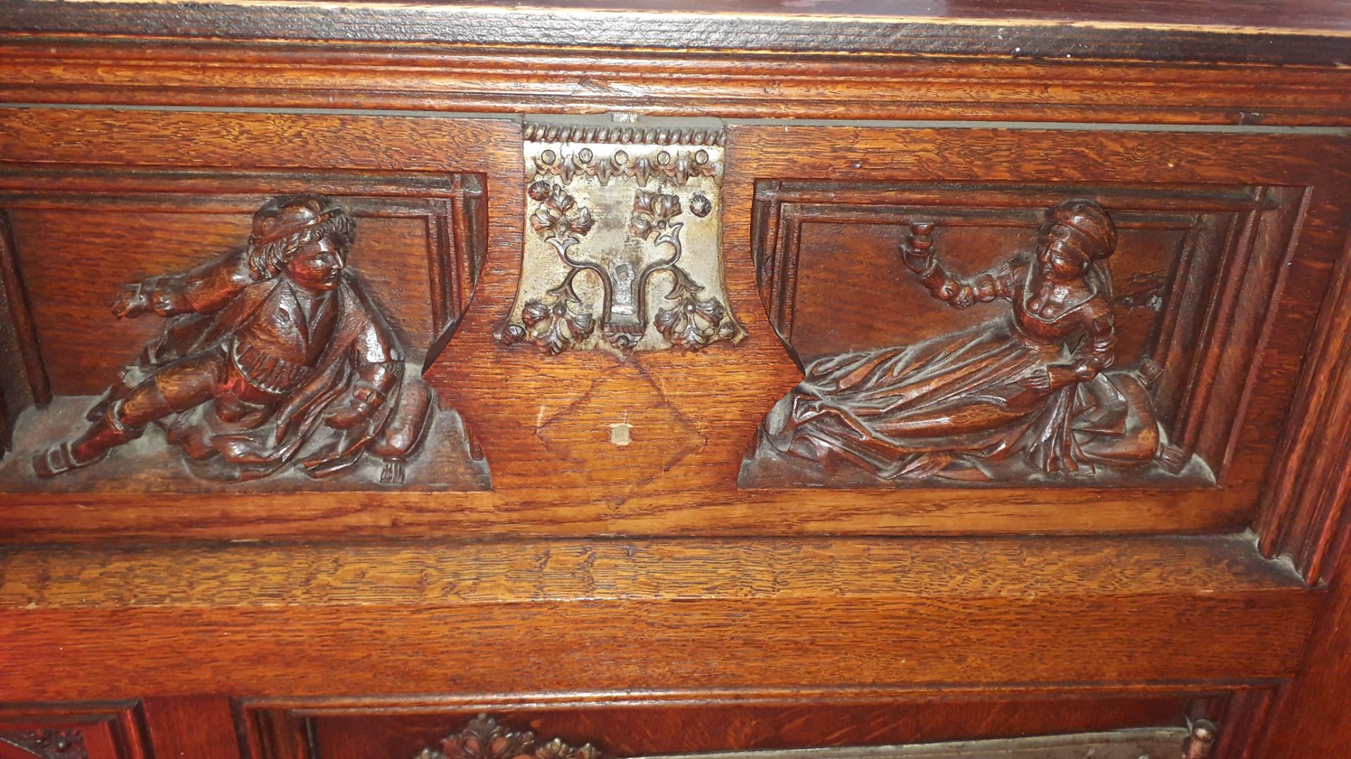 Oak Gothic Style Deep Relief Carved Sideboard, Replacement Top, 1,260mm (without keys - doors locked - Image 5 of 8