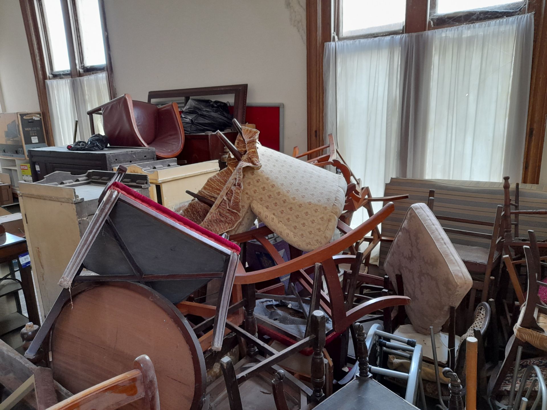 Remaining contents to Billiards Room, to exclude lotted items (lots: 283 – 303), primarily - Image 10 of 12