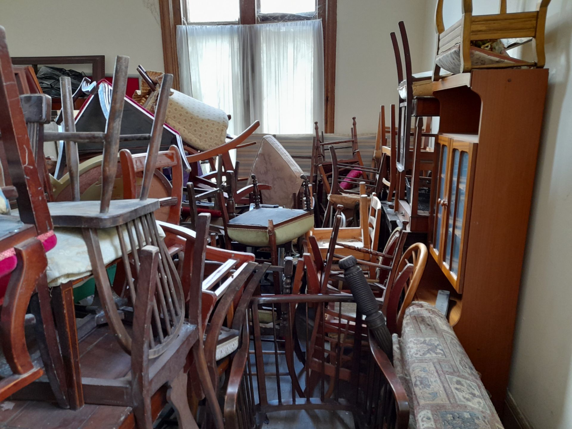 Remaining contents to Billiards Room, to exclude lotted items (lots: 283 – 303), primarily - Image 8 of 12