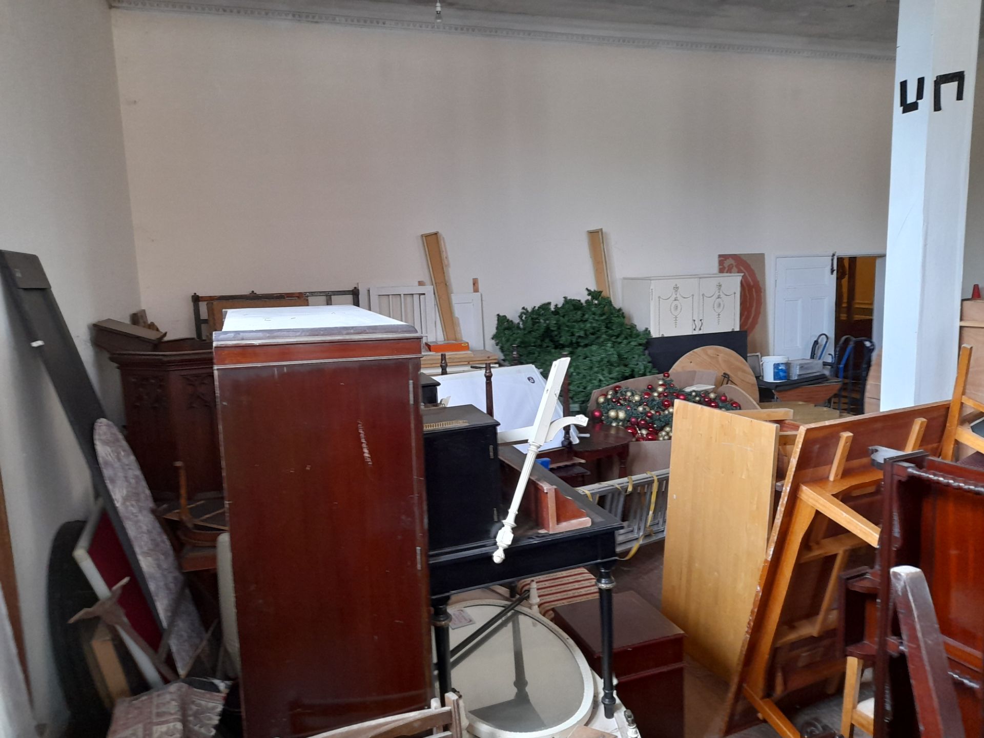 Remaining contents to Billiards Room, to exclude lotted items (lots: 283 – 303), primarily - Image 11 of 12