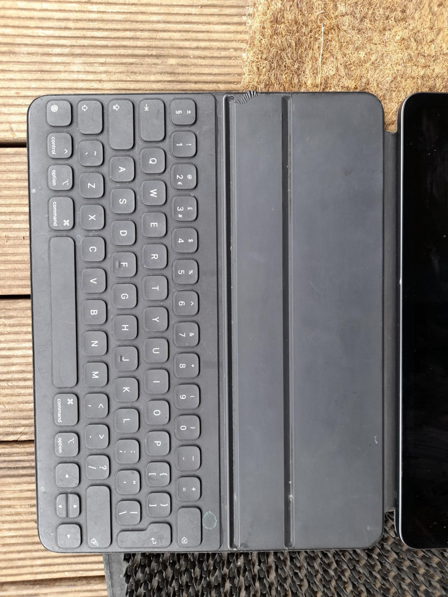 Apple iPad Pro 12.9” (4th Generation) Wi-Fi, Model A2229, with keyboard. No charger - Image 2 of 4