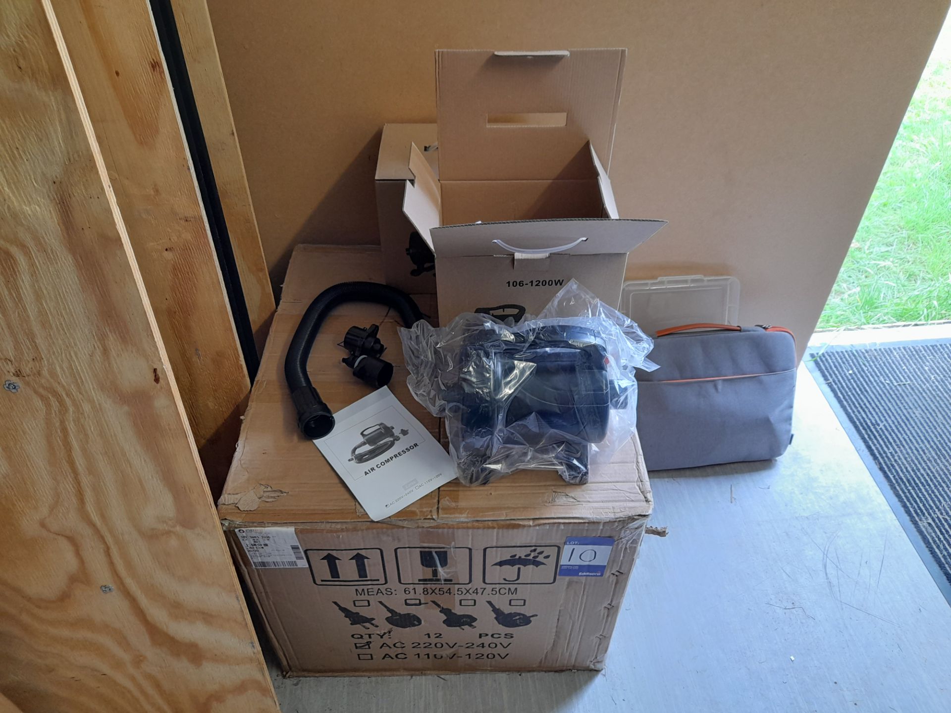 14 x Unbadged electric air compressors / pumps, boxed. RRP: £55 each. Please note, this lot also - Image 2 of 4