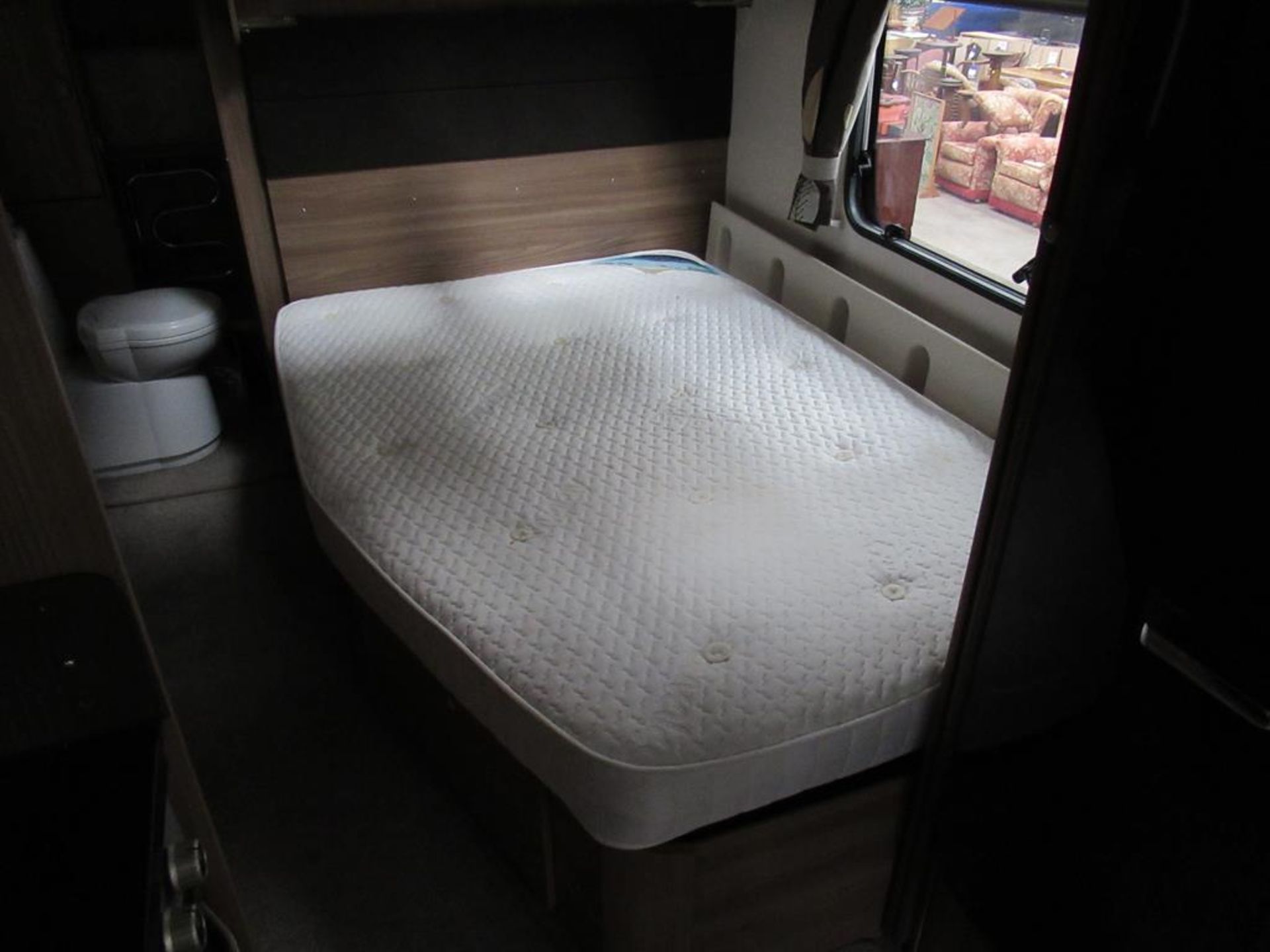 A 2015 Swift Conqueror 570 Model 4-berth Caravan - Image 25 of 56