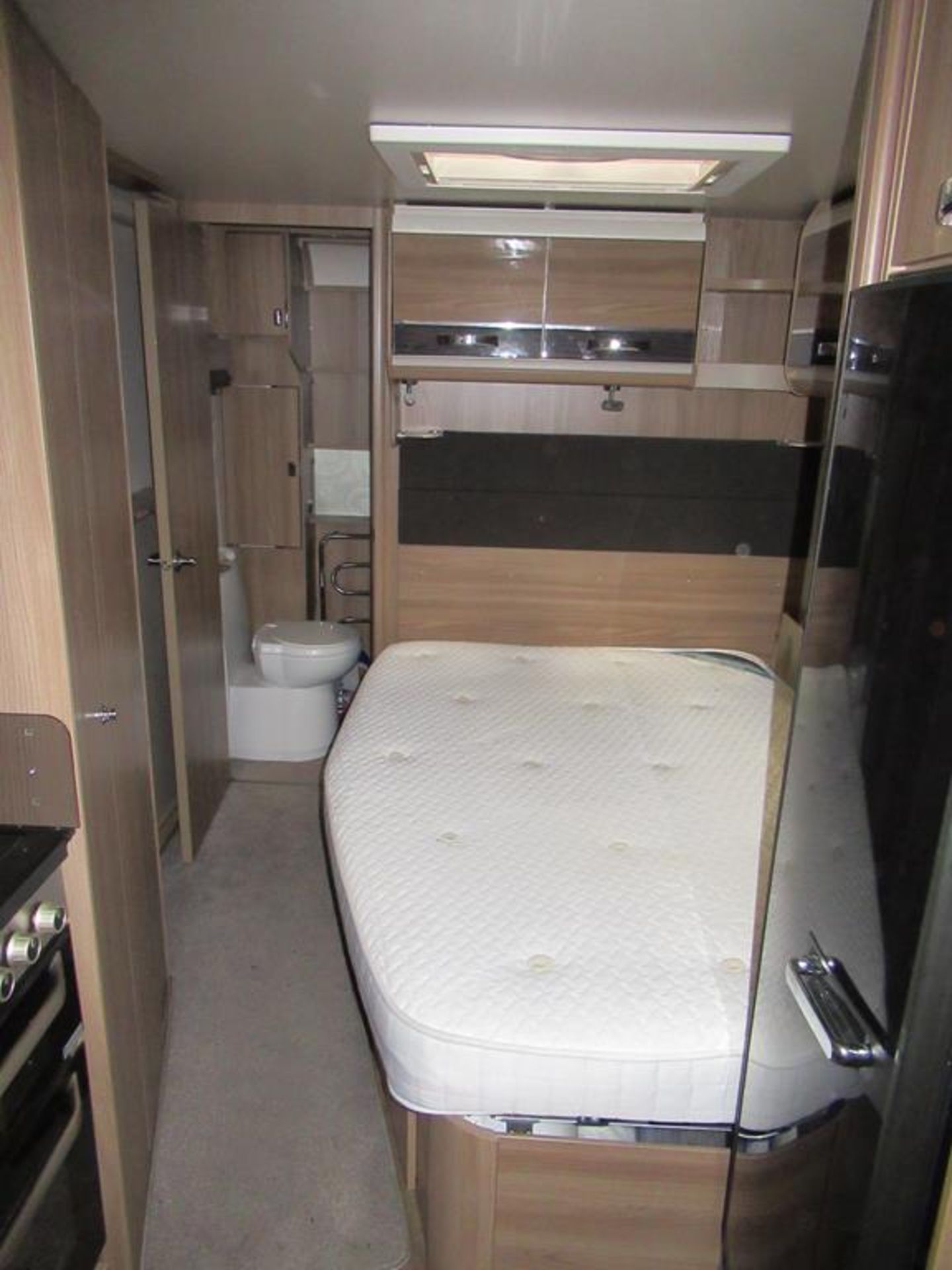 A 2015 Swift Conqueror 570 Model 4-berth Caravan - Image 29 of 56