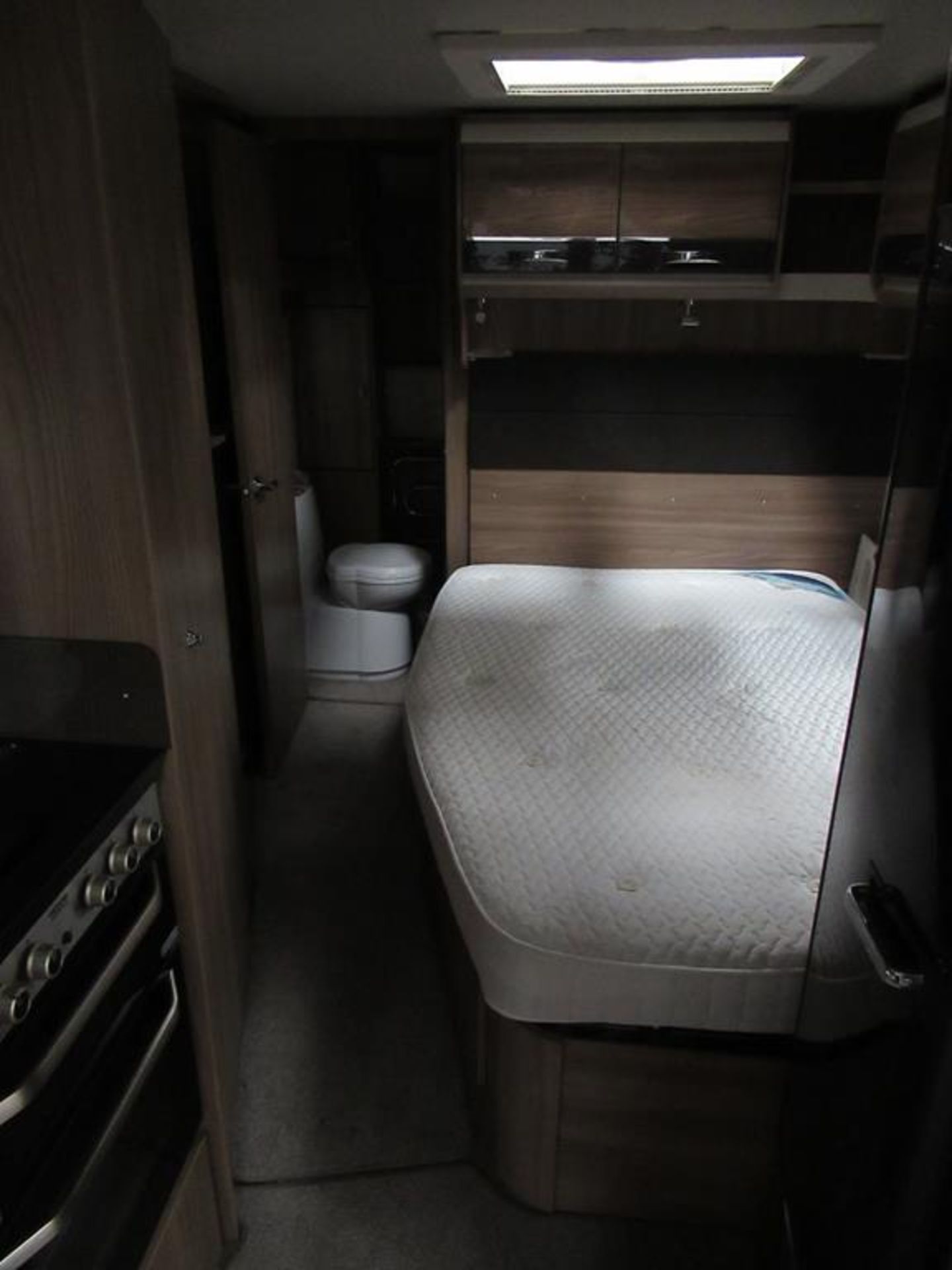 A 2015 Swift Conqueror 570 Model 4-berth Caravan - Image 26 of 56