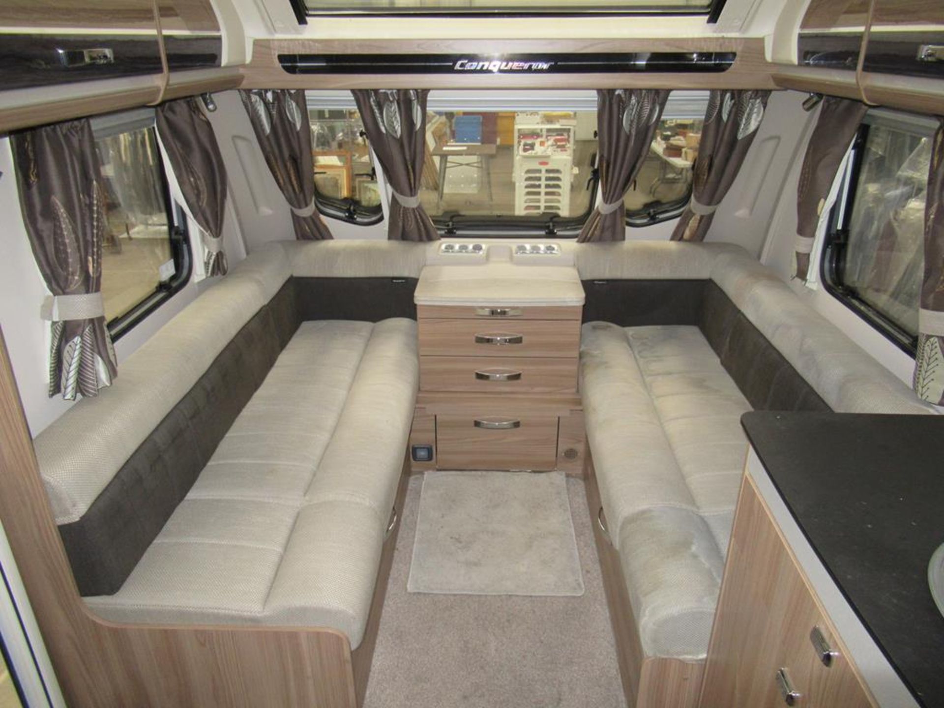 A 2015 Swift Conqueror 570 Model 4-berth Caravan - Image 18 of 56