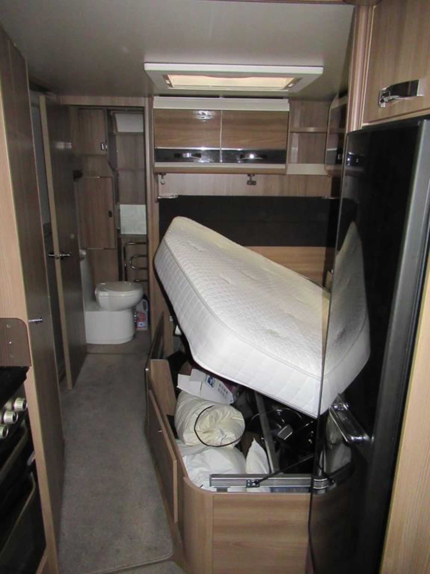 A 2015 Swift Conqueror 570 Model 4-berth Caravan - Image 28 of 56