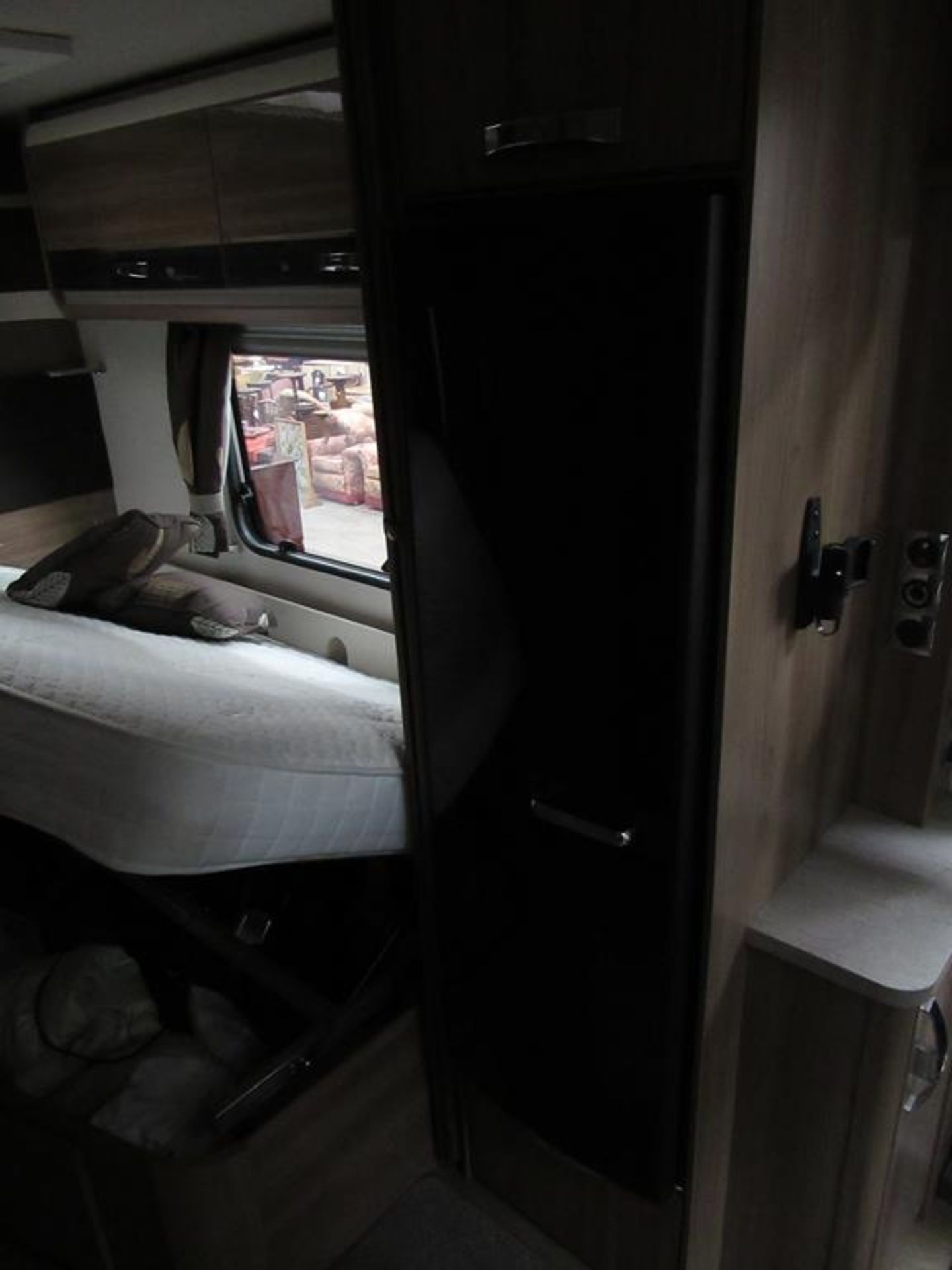 A 2015 Swift Conqueror 570 Model 4-berth Caravan - Image 22 of 56