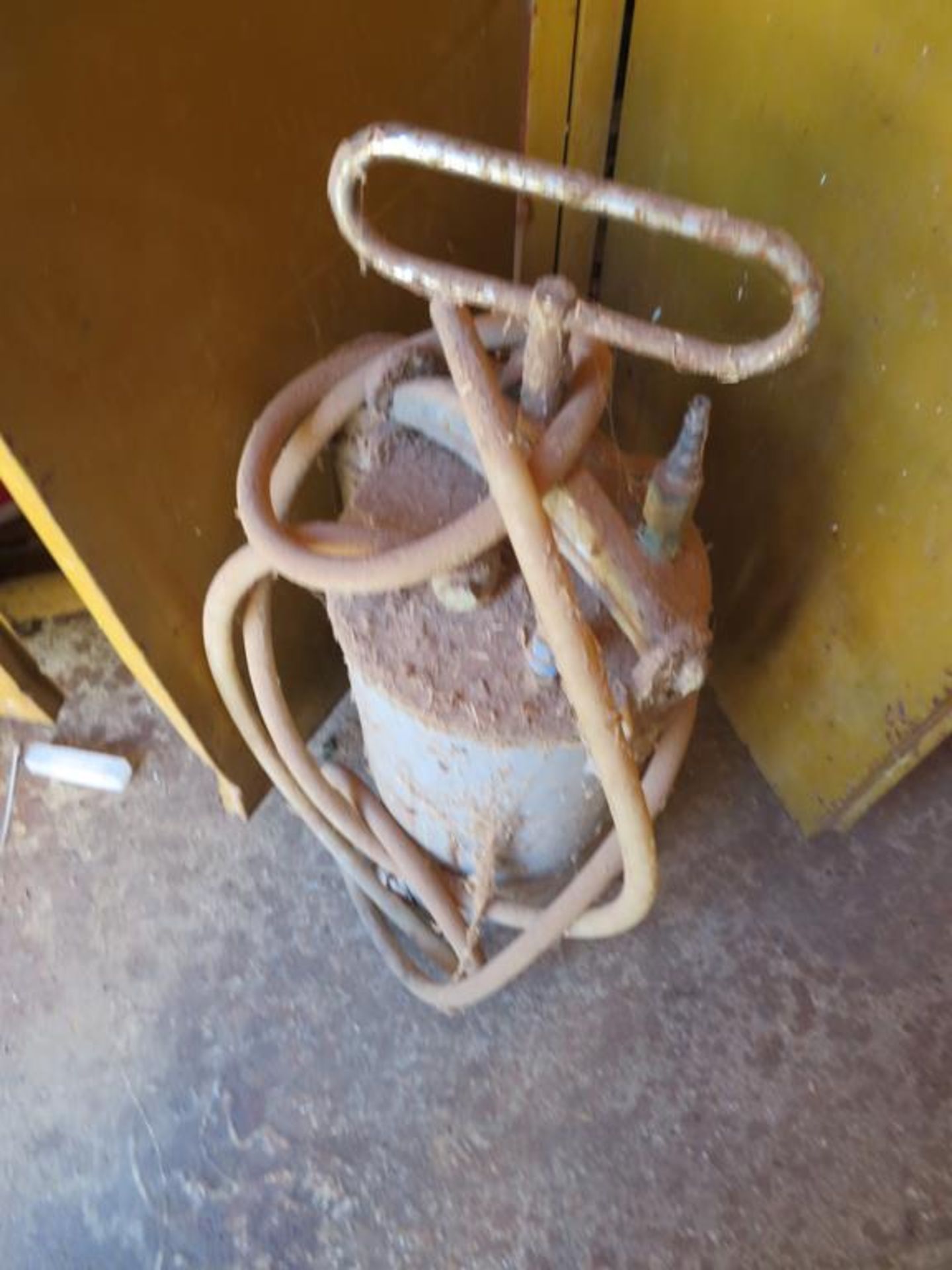 Content of the container to incldue qty of Ratchet Straps, Screws, Gas Pan Heater, 2 x two door meta - Image 9 of 9