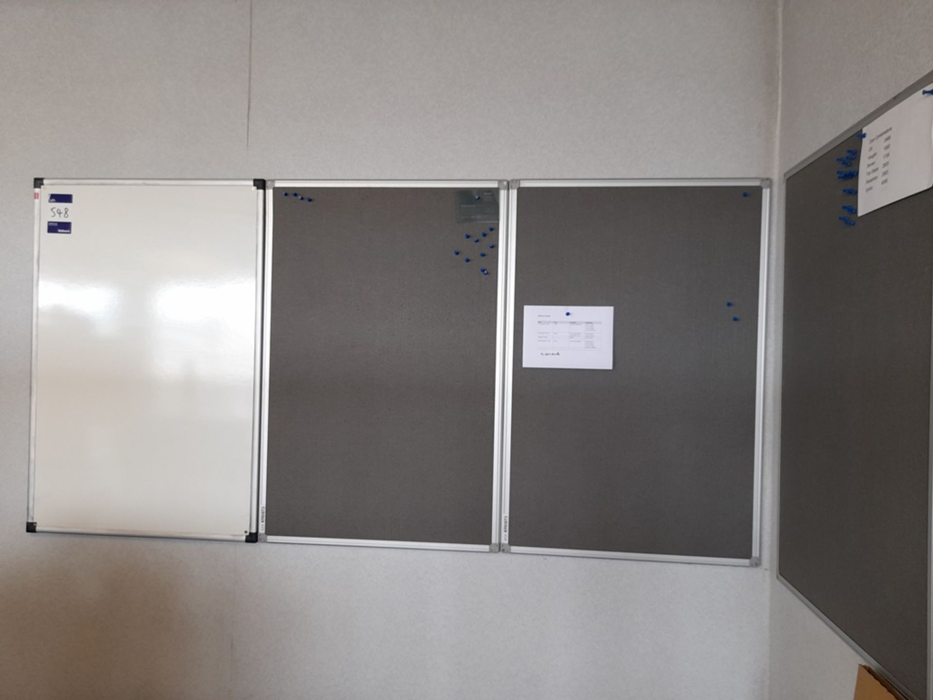 3 - Grey felt noticeboard and 2 – whiteboards, 930mm x 600mm (as lotted)