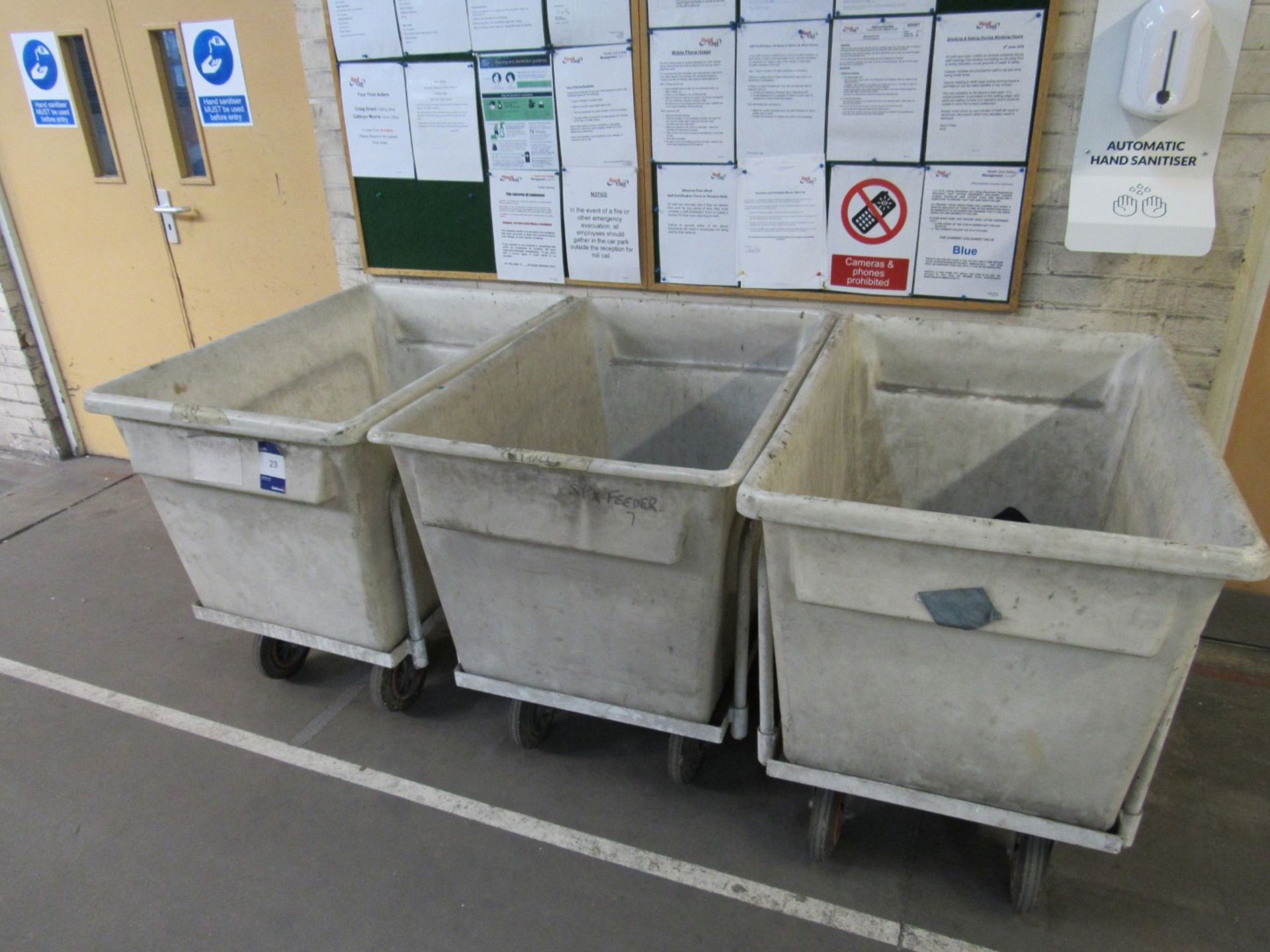 4 Various Mobile Plastic Baths and 1 additional bath (no trolley) - Image 3 of 4