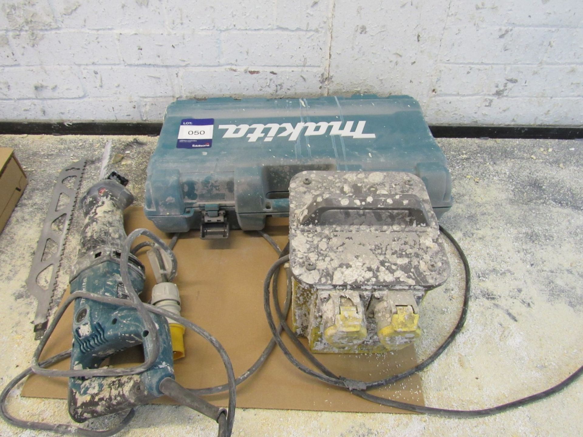 Makita SR 3050 T Rip Saw, 110V, with case and twin output 110v tool transformer - Image 2 of 2