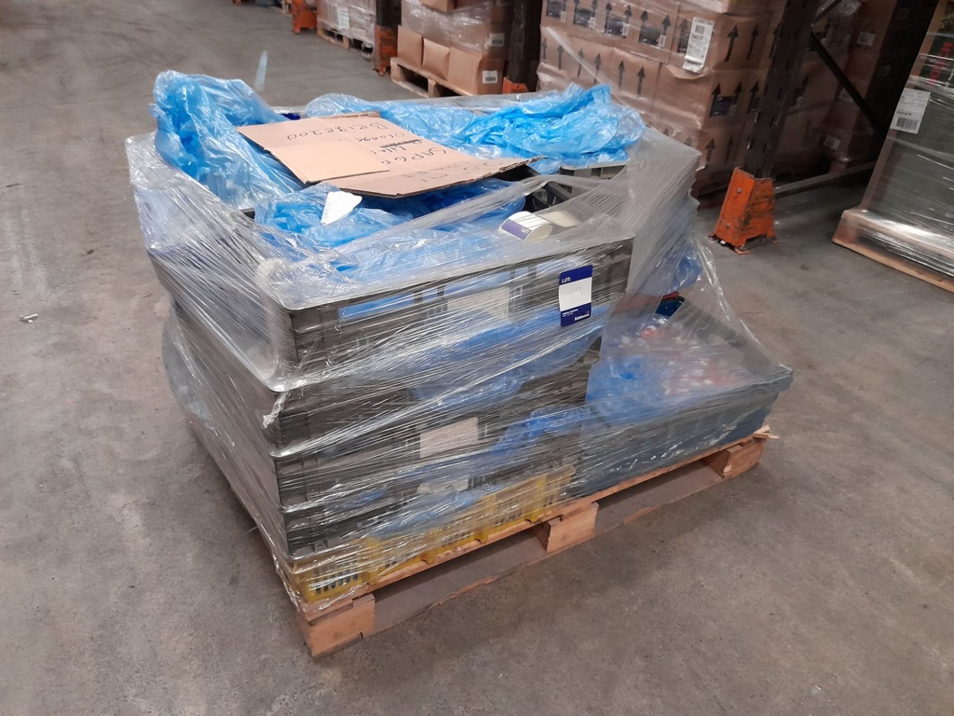 3 Pallets of 20ml potted paints, various colours, approx. 43 trays, three pallets - Image 6 of 8