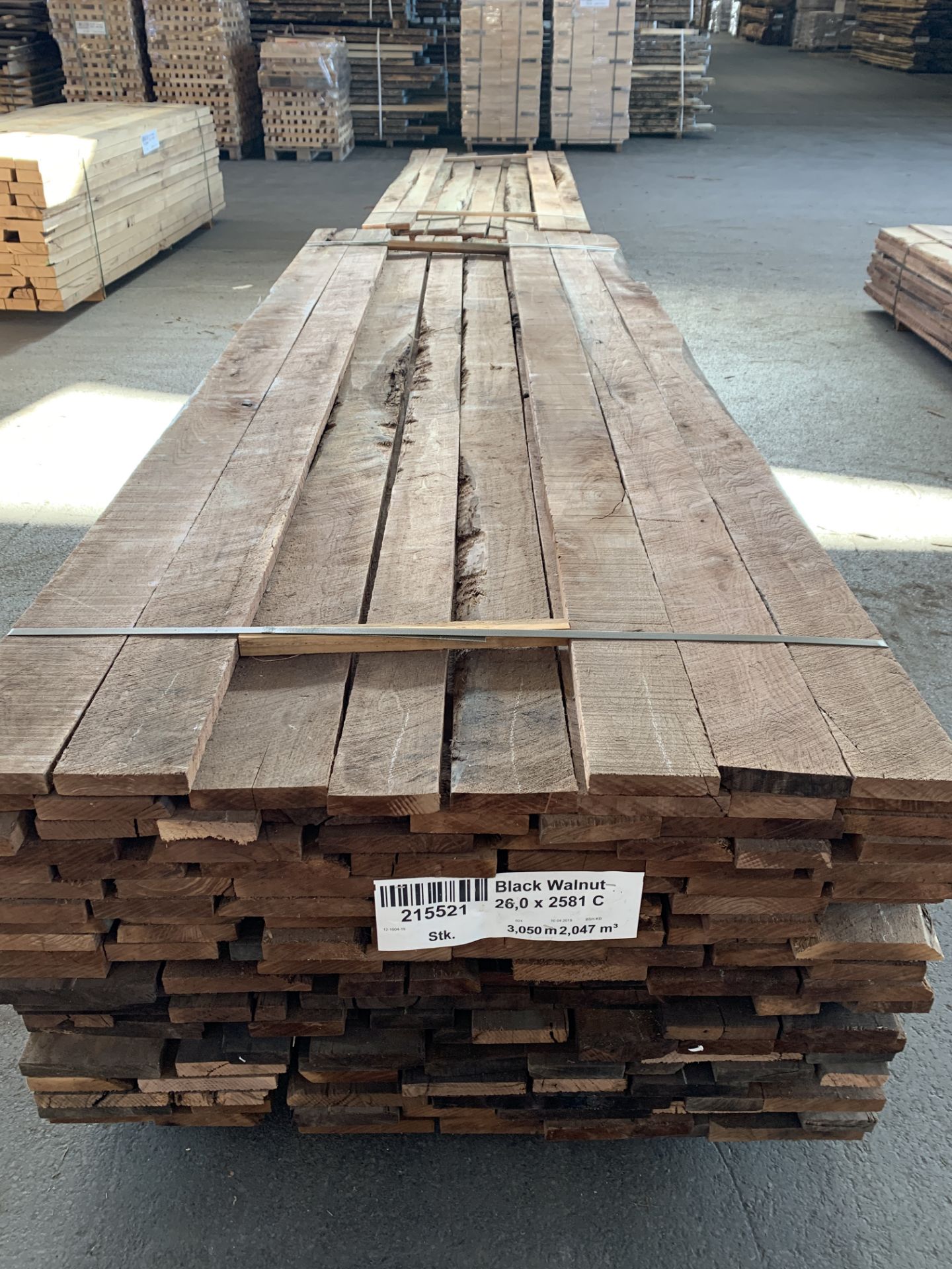 Square edged kiln dried American Black Walnut boards packApproximate sizes: Thickness: 26 mm - Image 2 of 5