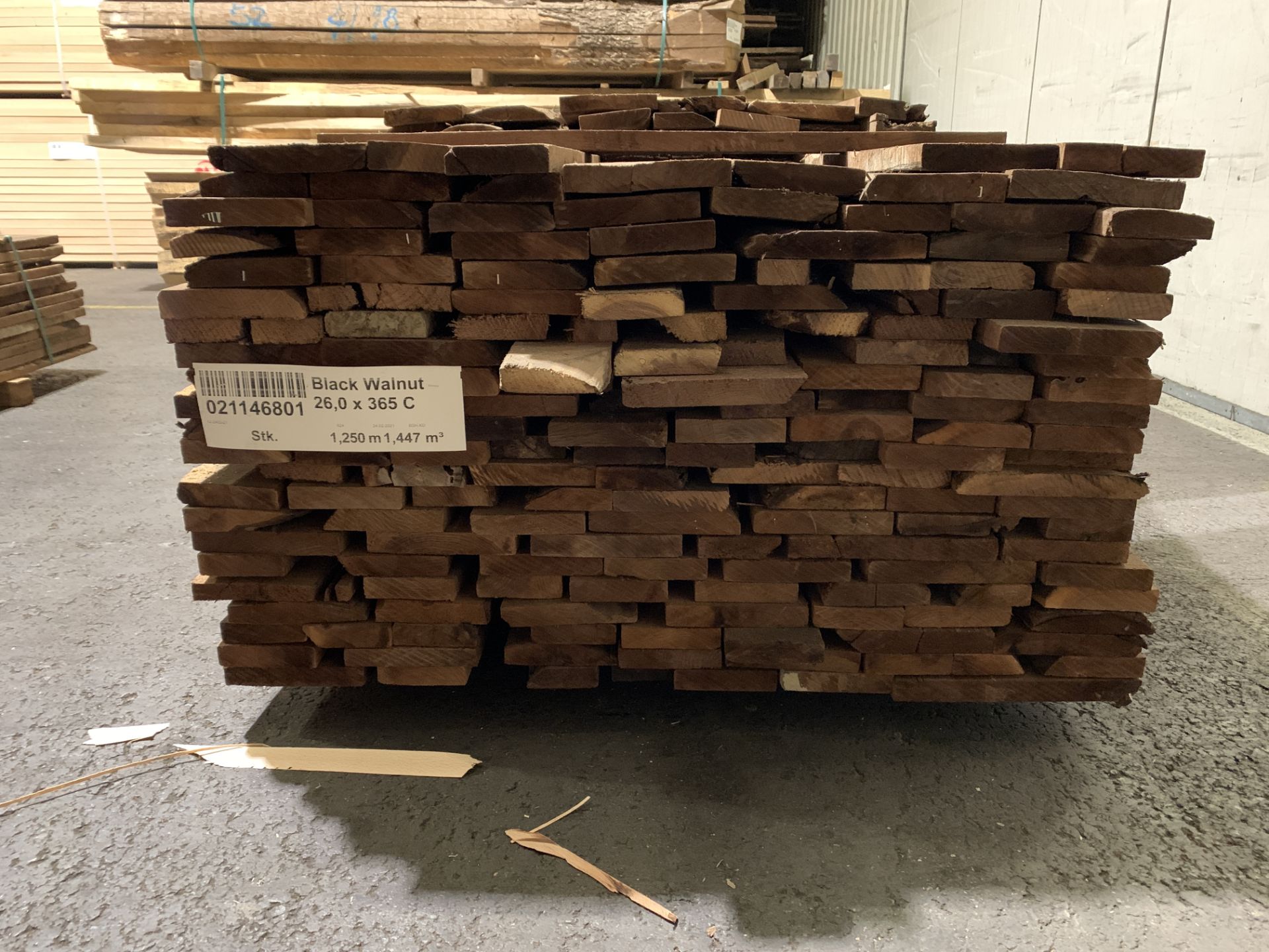 Square edged kiln dried American Black Walnut boards packApproximate sizes: Thickness: 26 mm - Image 4 of 5