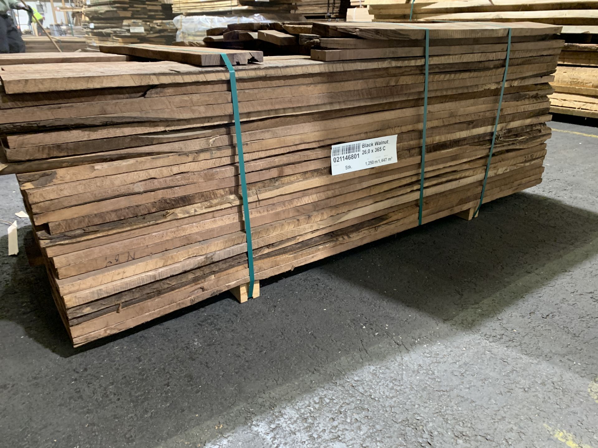 Square edged kiln dried American Black Walnut boards packApproximate sizes: Thickness: 26 mm - Image 3 of 5