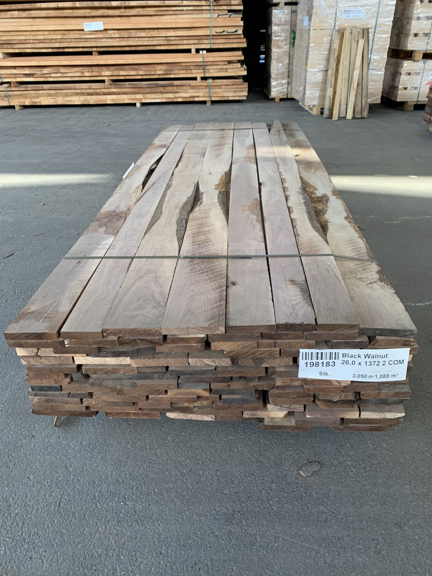 Square edged kiln dried American Black Walnut boards packApproximate sizes: Thickness: 26 mm - Image 2 of 5