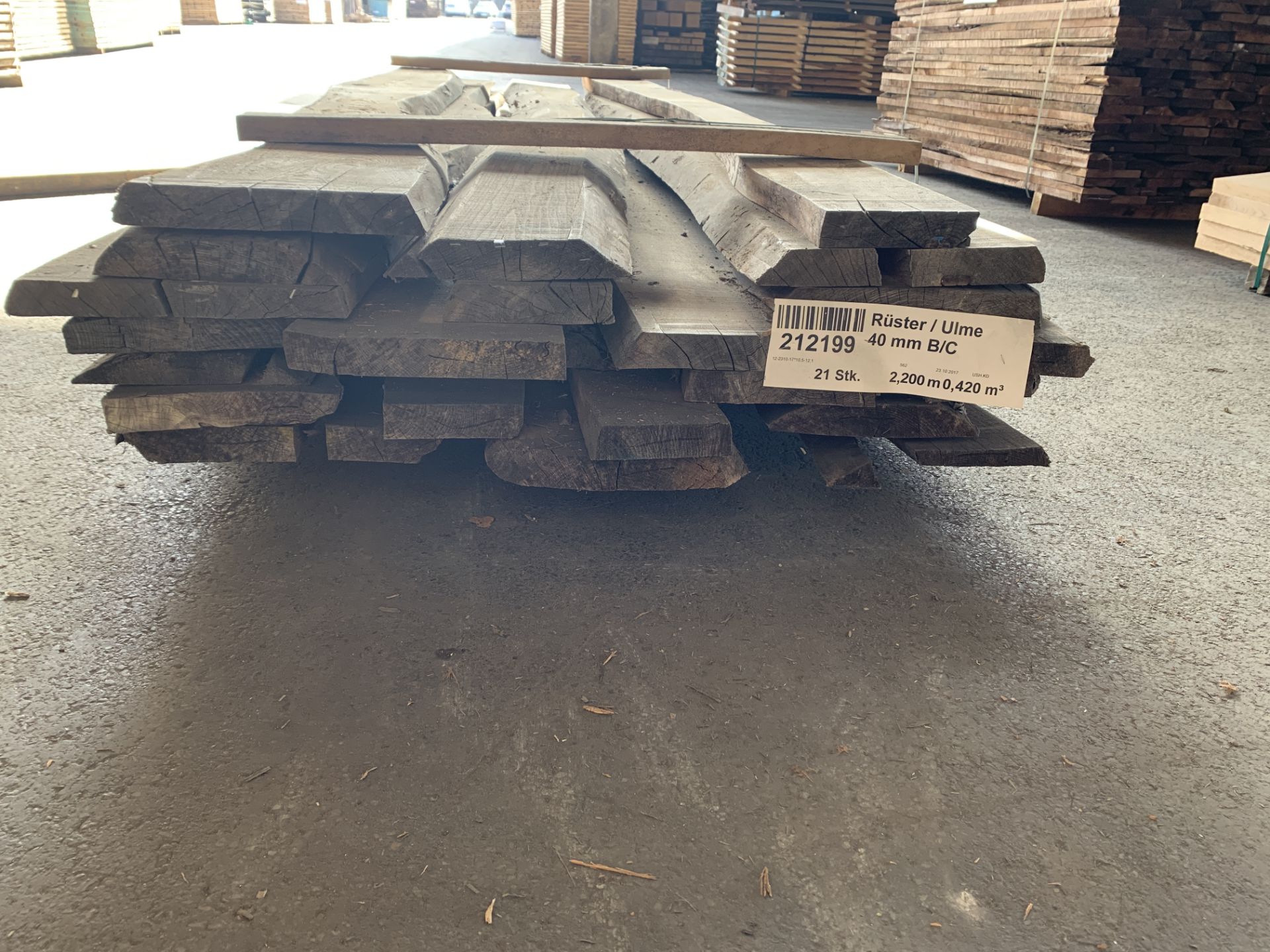 Natural / Waney edge kiln dried Elm Approximate sizes: Thickness: 40 mm Width: average width 160