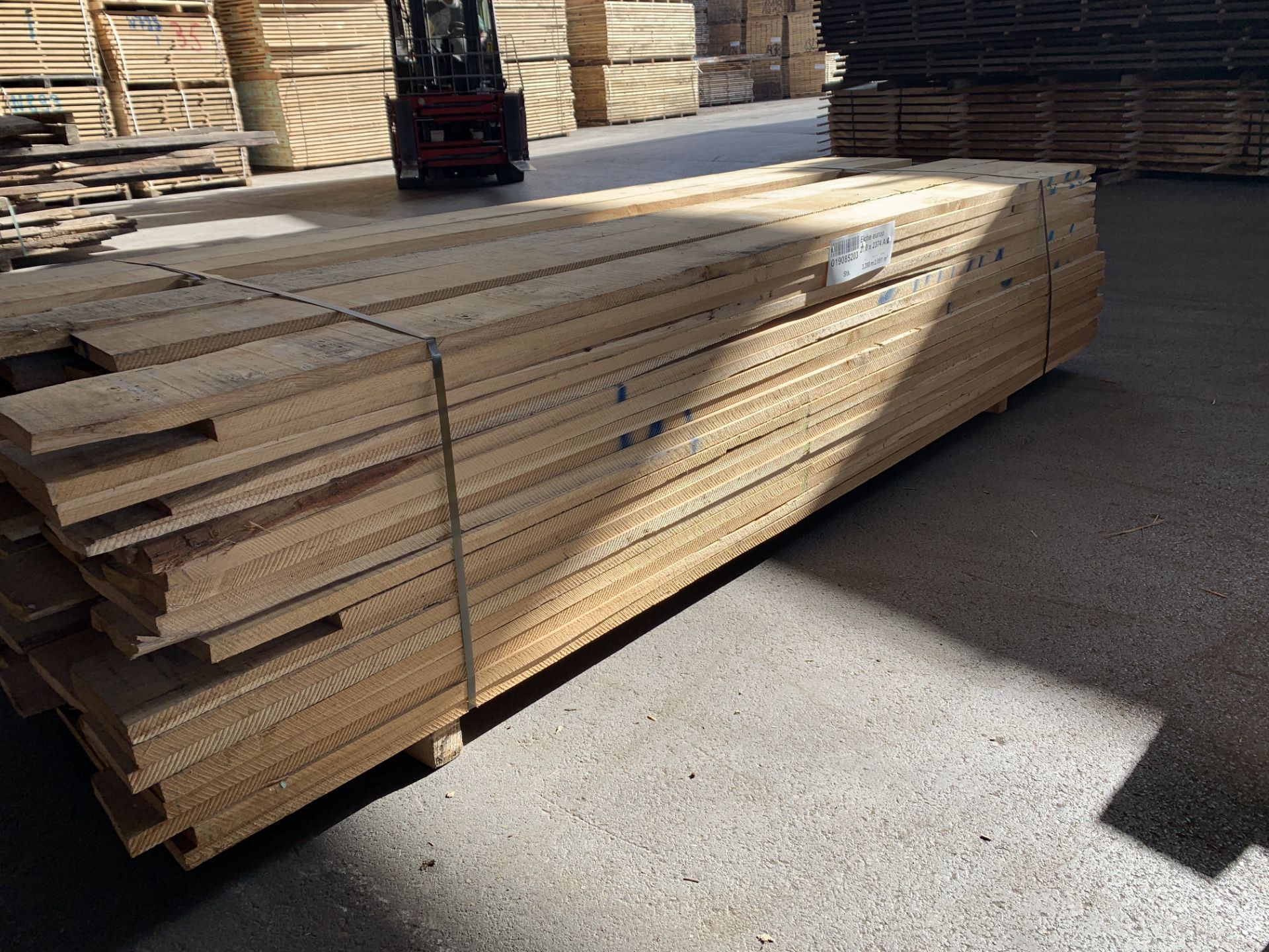 Square edged kiln dried European Oak Boards Pack Approximate sizes: Thickness: 27 mm Width: random - Bild 3 aus 5