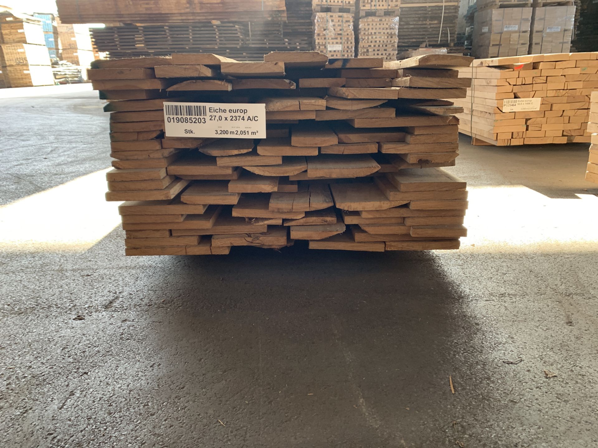 Square edged kiln dried European Oak Boards Pack Approximate sizes: Thickness: 27 mm Width: random - Image 4 of 5