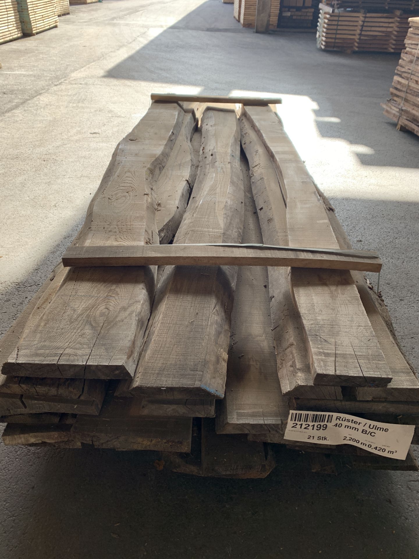 Natural / Waney edge kiln dried Elm Approximate sizes: Thickness: 40 mm Width: average width 160 - Image 2 of 5