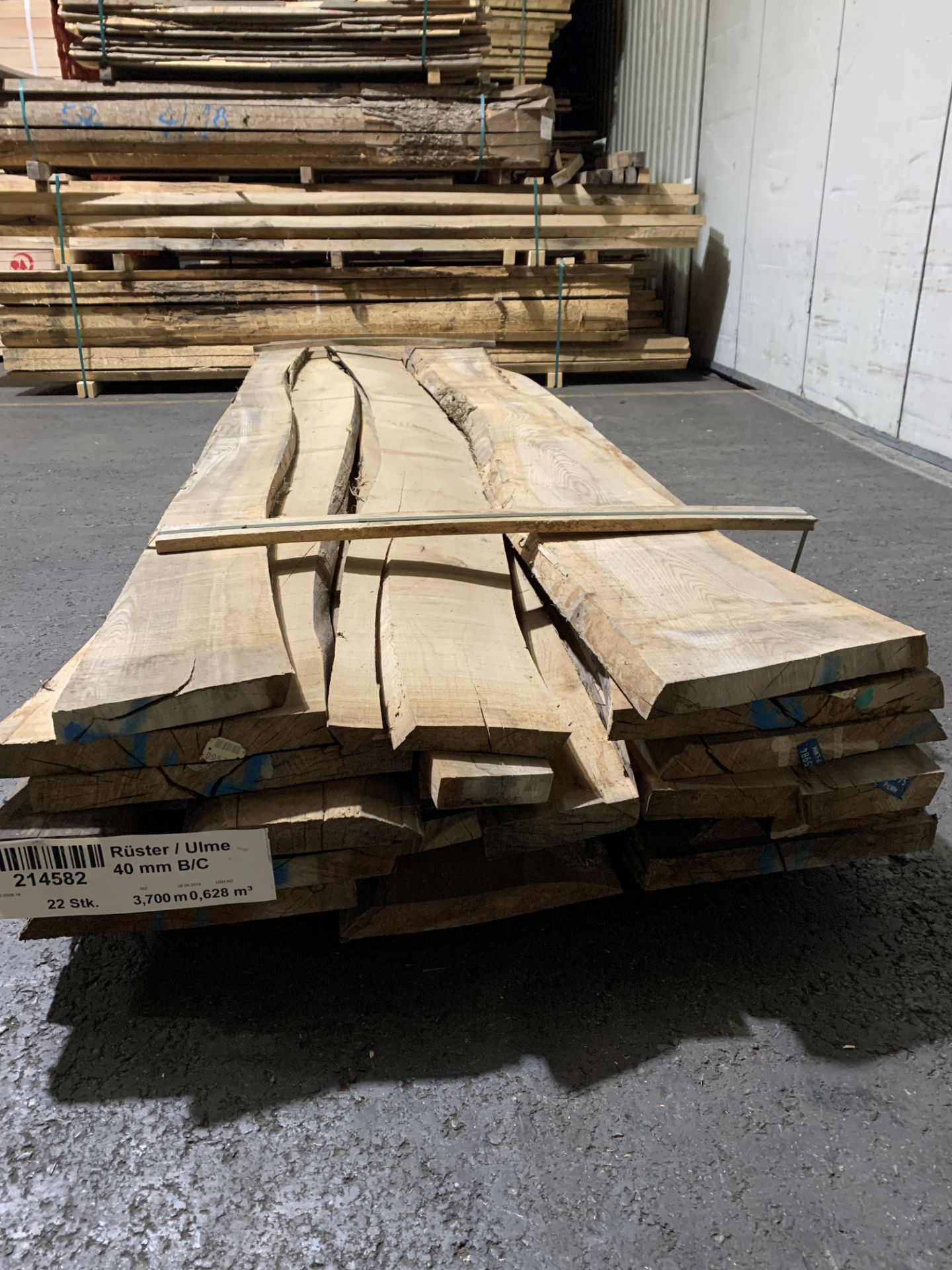 Natural / Waney edge kiln dried Elm Approximate sizes: Thickness: 40 mm Width: average width 160