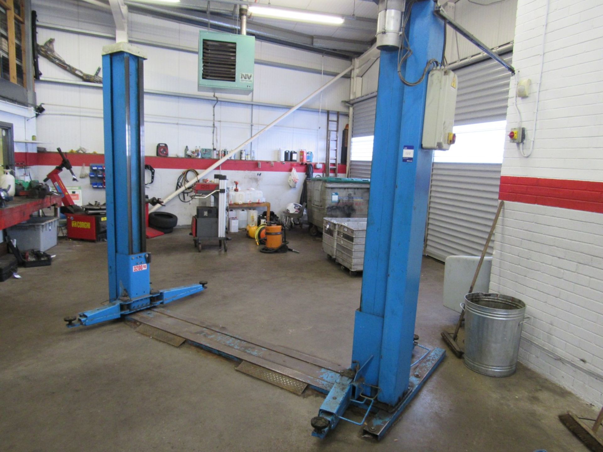 Maywood KPS306 C2-C3-C3K 2 Post Vehicle Lift, 3200 - Image 2 of 4