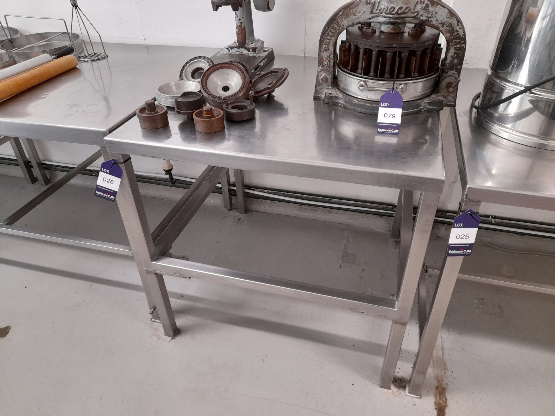 Stainless Steel Bench (Approximately 900x900mm) (please note this lot also forms part of composite