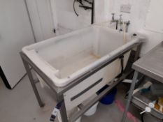 Plastic Wash Basin to Stainless Steel Frame (Approximately 1220x780) (please note this lot also