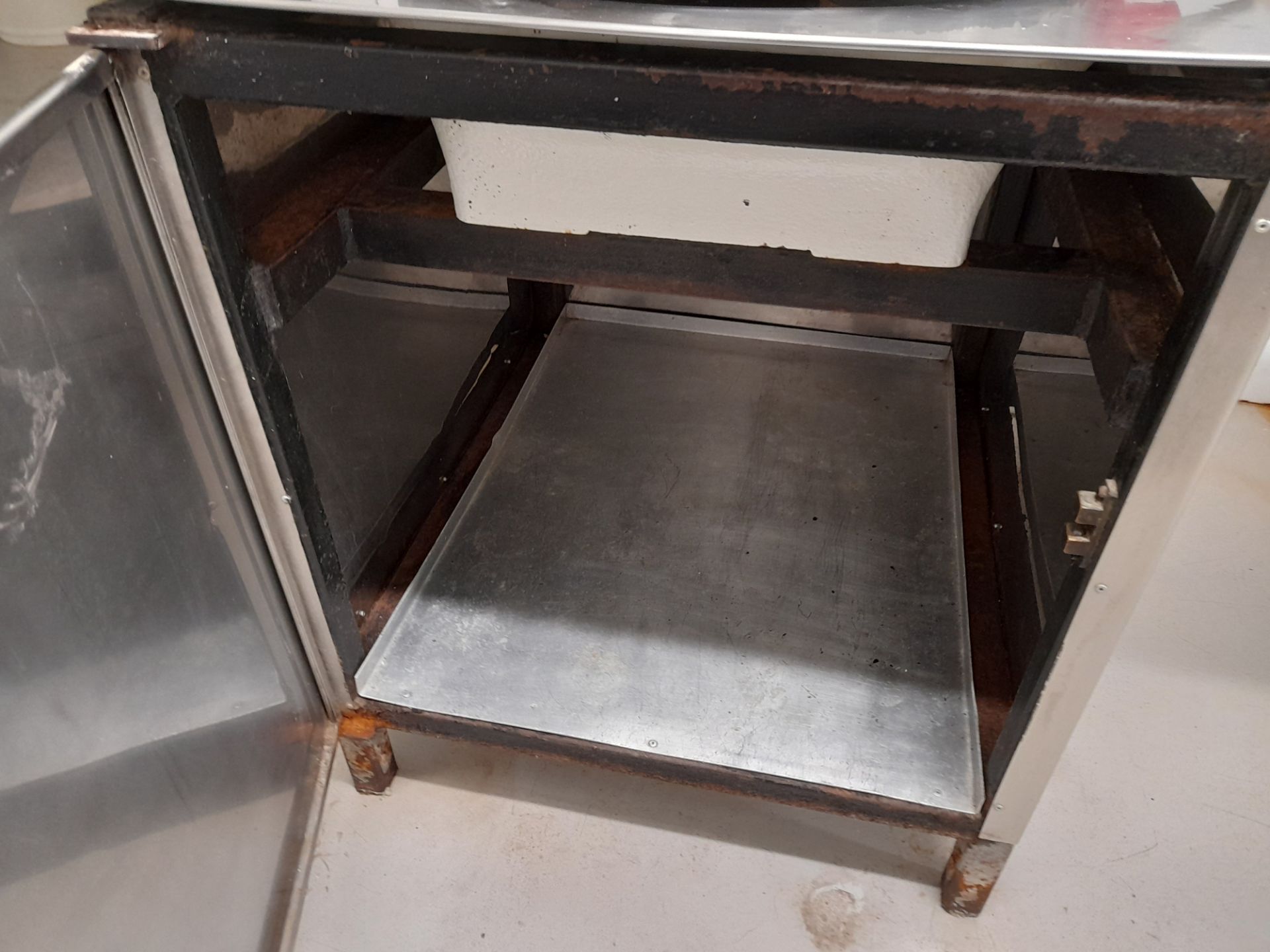 John Hunt Auto Electric Pie Machine, Machine Number: 1257, 440V with 28x Various Size Pie Mould - Image 5 of 10