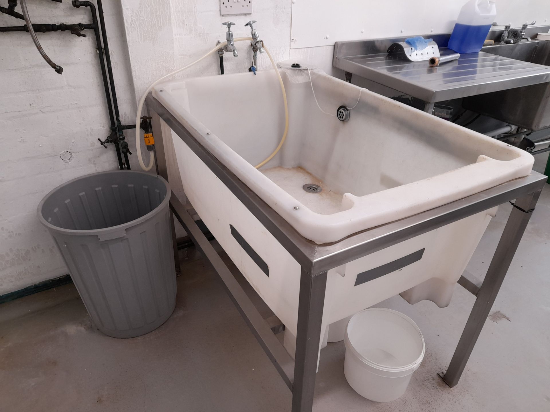Plastic Wash Basin to Stainless Steel Frame (Approximately 1220x780) (please note this lot also - Image 3 of 3