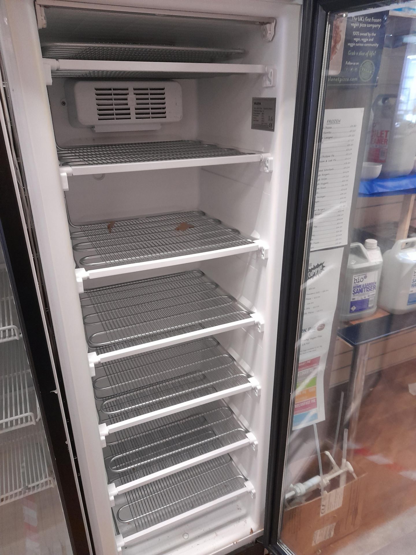 Valera UF5C 370G Vertical Freezer Unit (removal Friday 30 July only, please do not bid if you cannot - Image 3 of 3