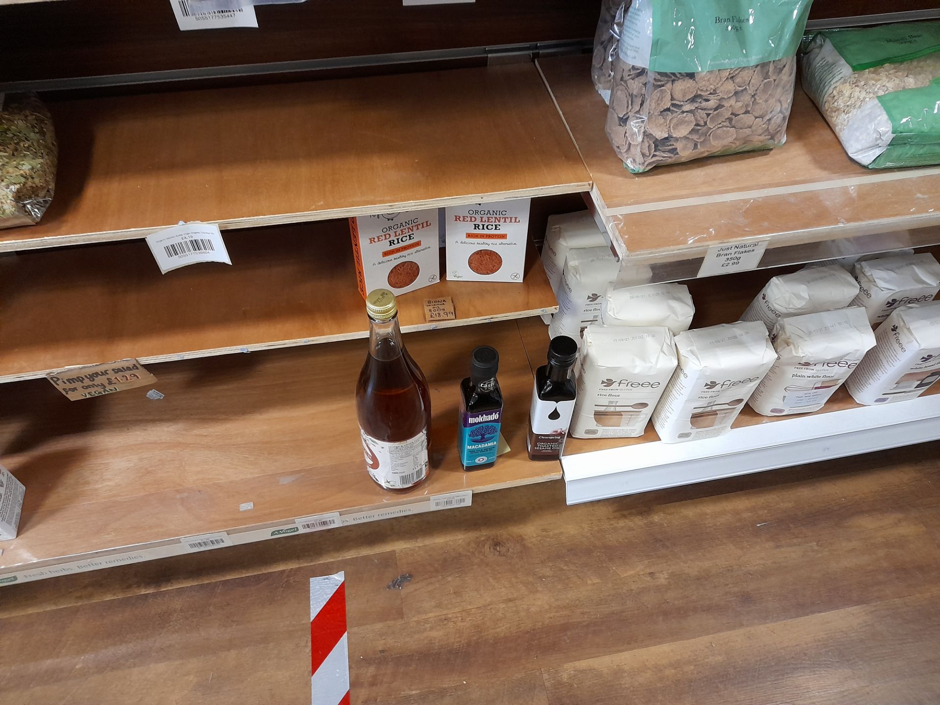 Assortment of Food Stock/Ingredients to 8x bays of shelving, cupboard to include various flours, - Image 11 of 17