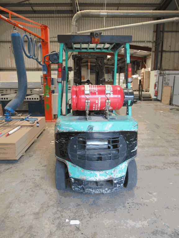 A 2001 Mitsubishi FG25k 2350KG SWL Gas Operated Forklift - Image 3 of 9