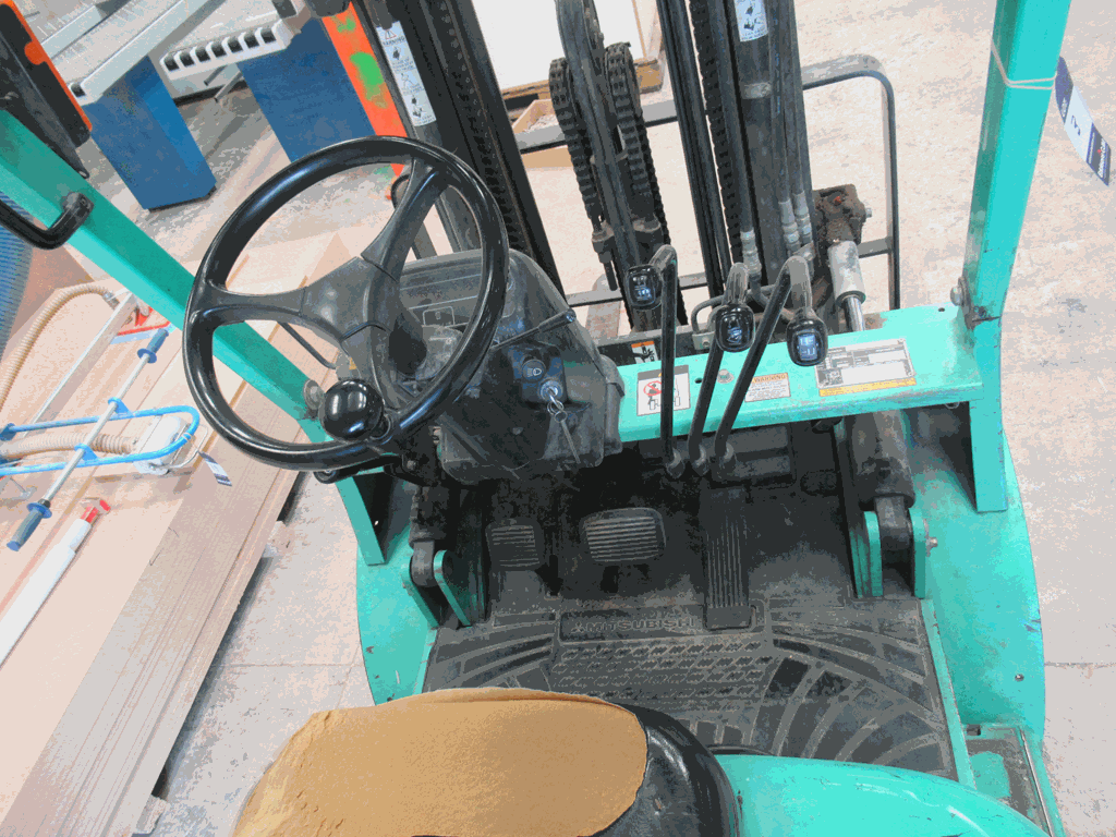 A 2001 Mitsubishi FG25k 2350KG SWL Gas Operated Forklift - Image 6 of 9