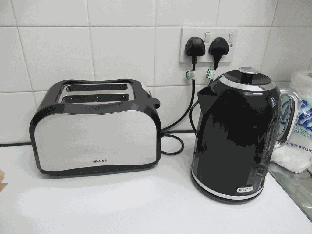 Samsung Microwave, Breville Kettle and Hinari Toaster