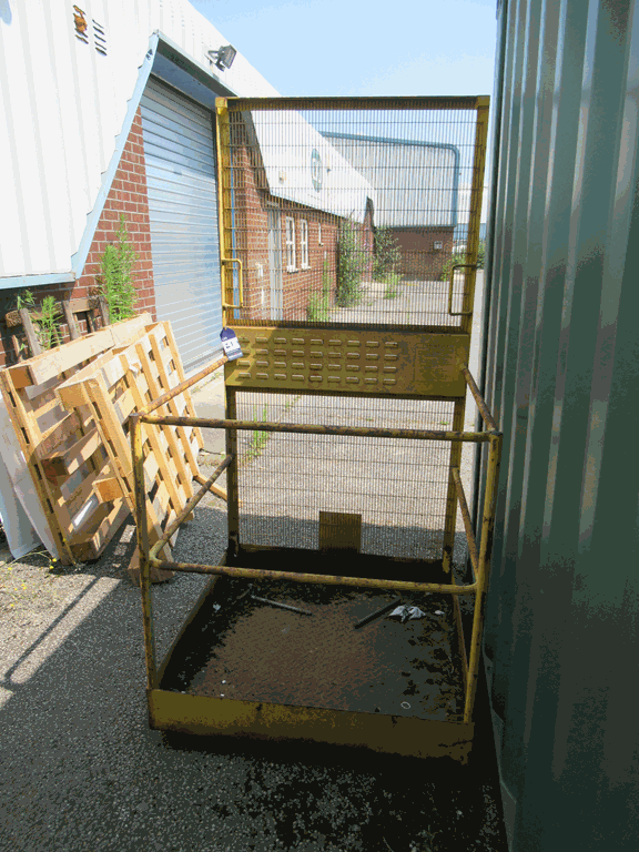 A 2006 Econaccess Safe Access Cage