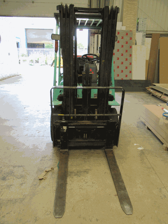 A 2001 Mitsubishi FG25k 2350KG SWL Gas Operated Forklift - Image 4 of 9