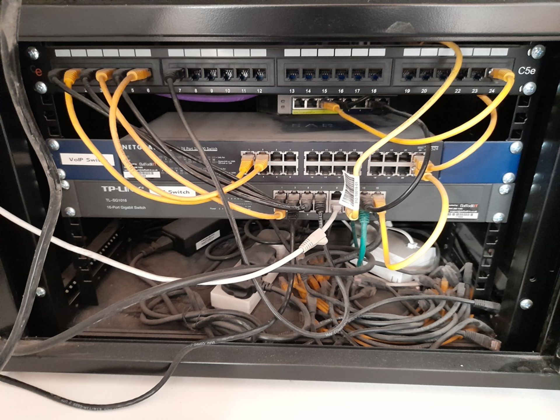 Comms cabinet with TP Link 16 port gigabit switch, Netgear 24 port switch and Cat 5e patch panel - Image 2 of 3