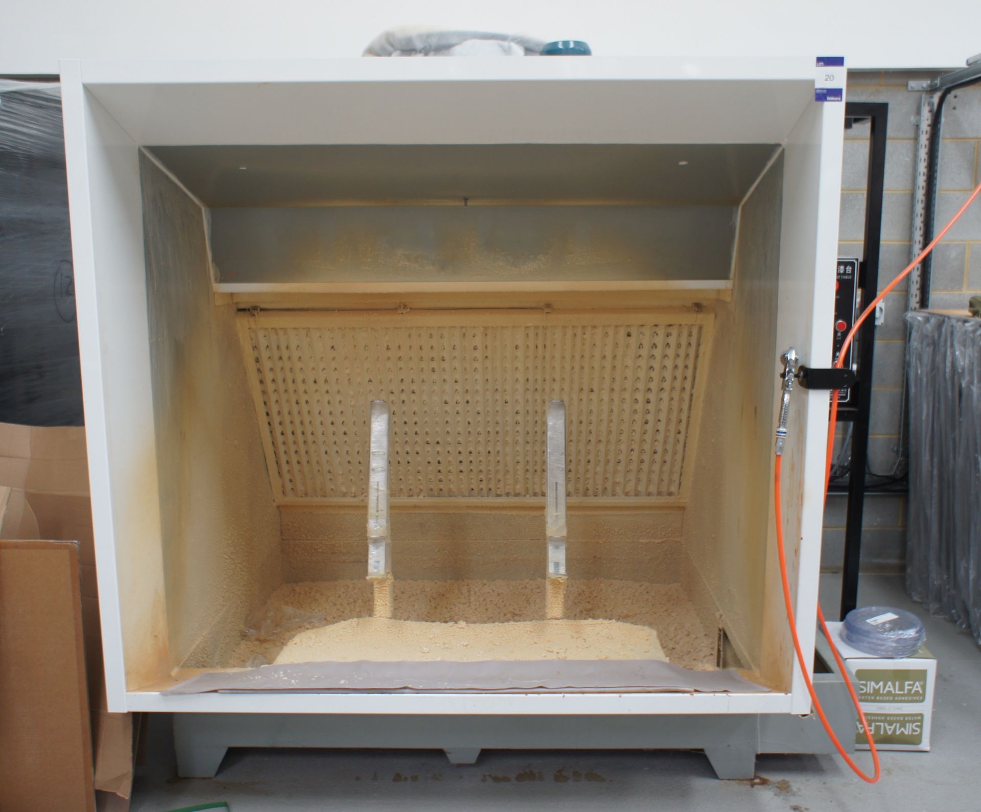Foshan washing spray booth, with spray gun (Dimensions = 2300 x 2000 x 1650)