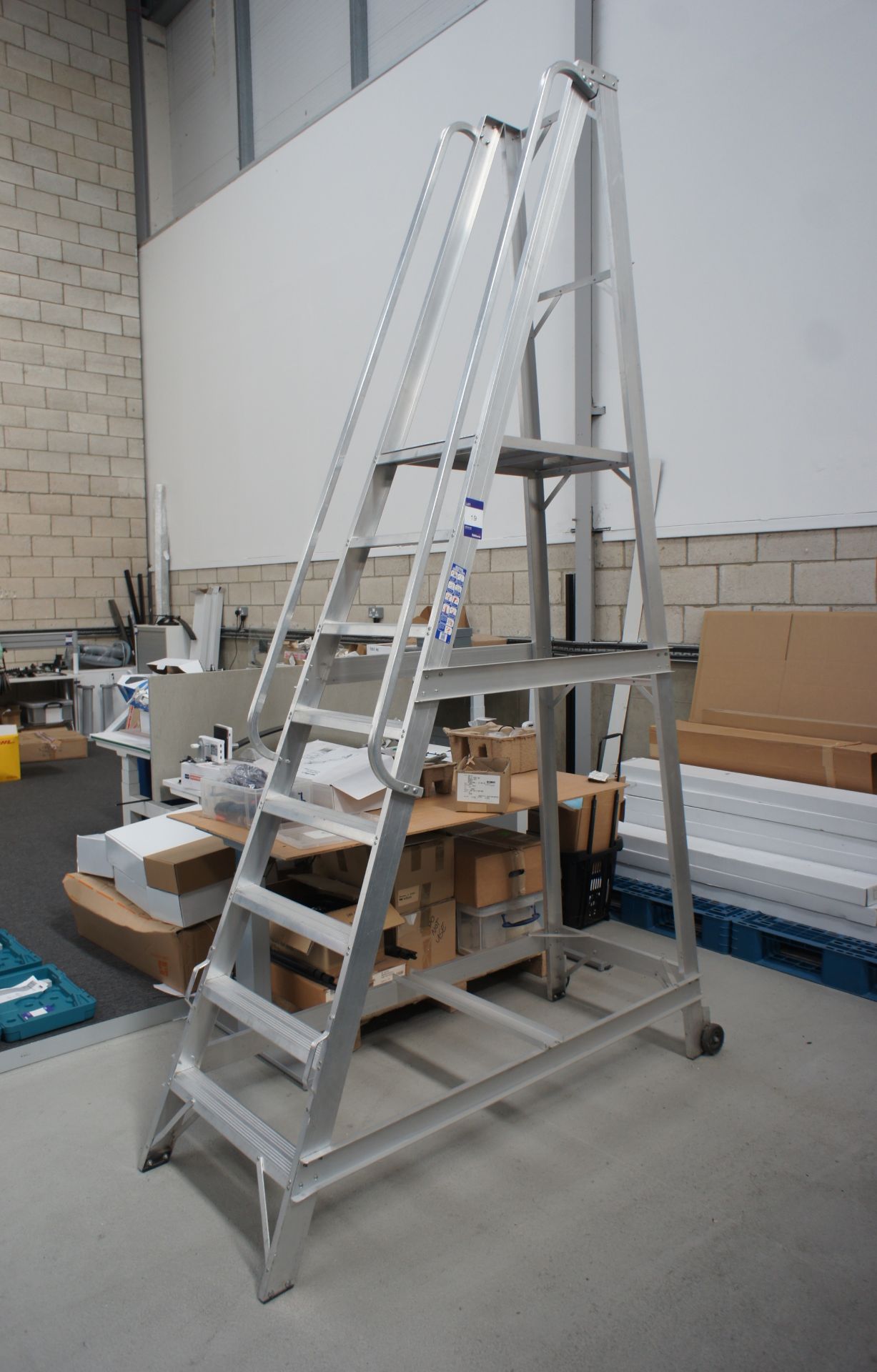 8 Tread aluminium platform ladder - Image 2 of 2