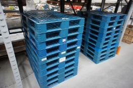 10 x Heavy duty plastic pallets, 1200 x 1000 x 150