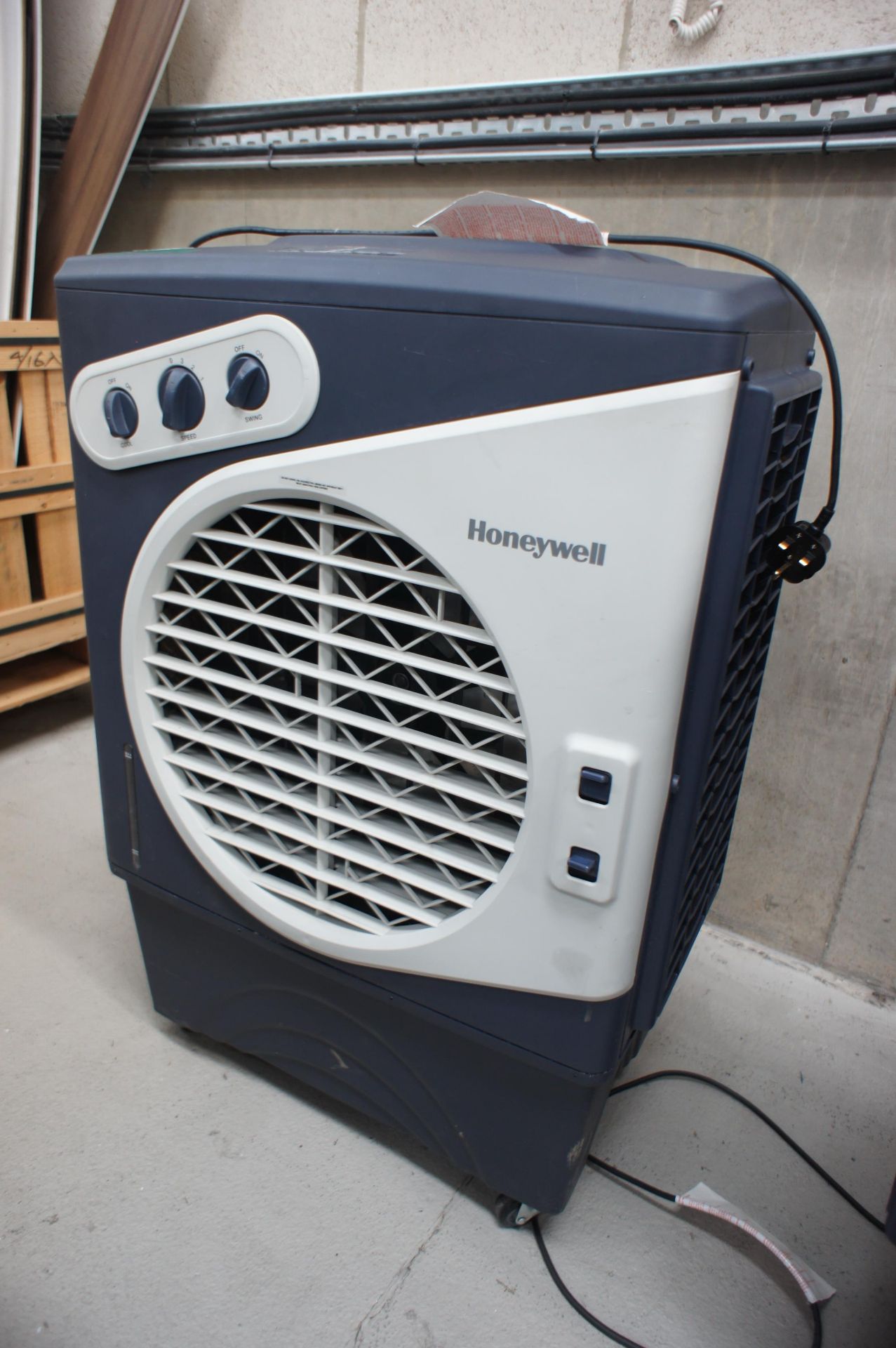 Honeywell CO60PM mobile evaporative air cooler, 240V - Image 3 of 3